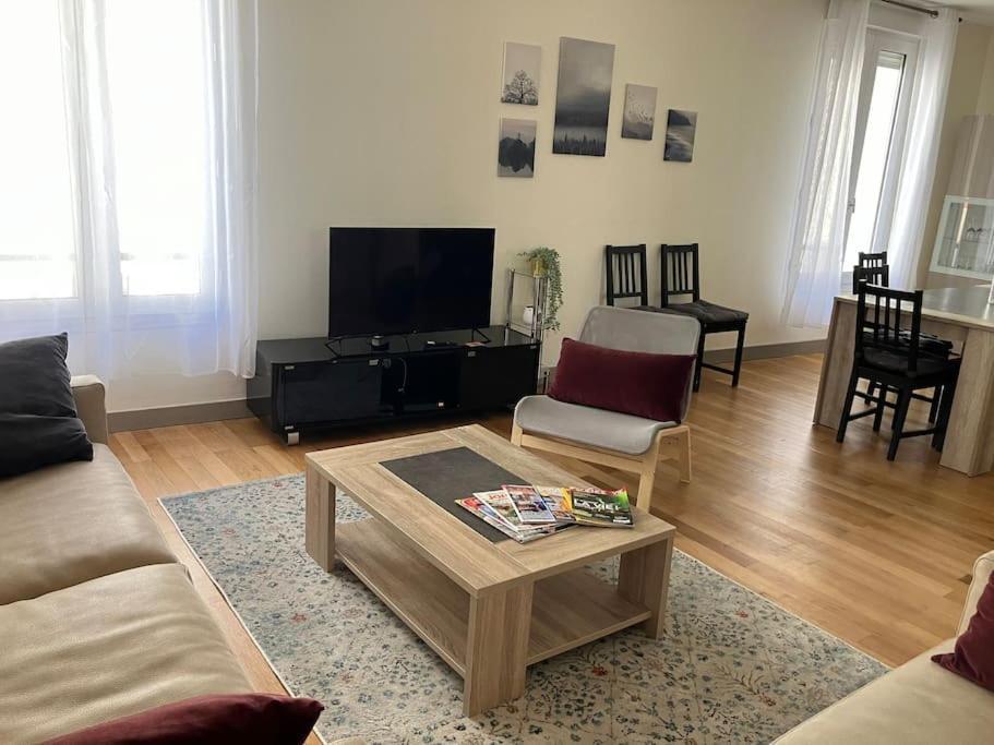 Appartement Spacieux En Centre Ville Vendôme Exterior foto